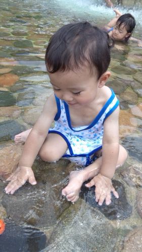 1歳児の水遊び