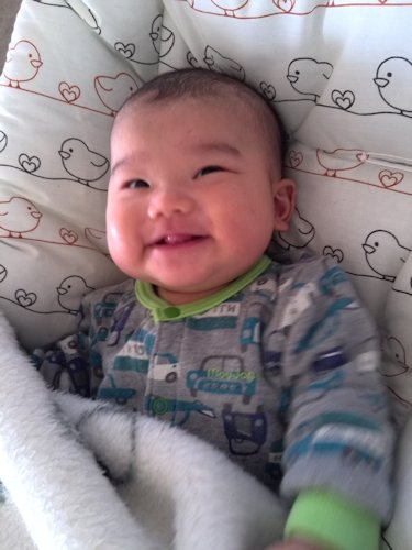 乳児の笑顔
