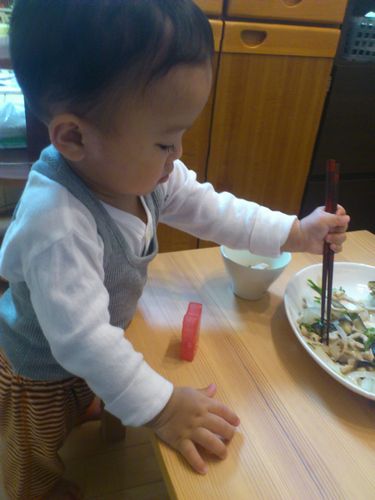 1歳児と箸